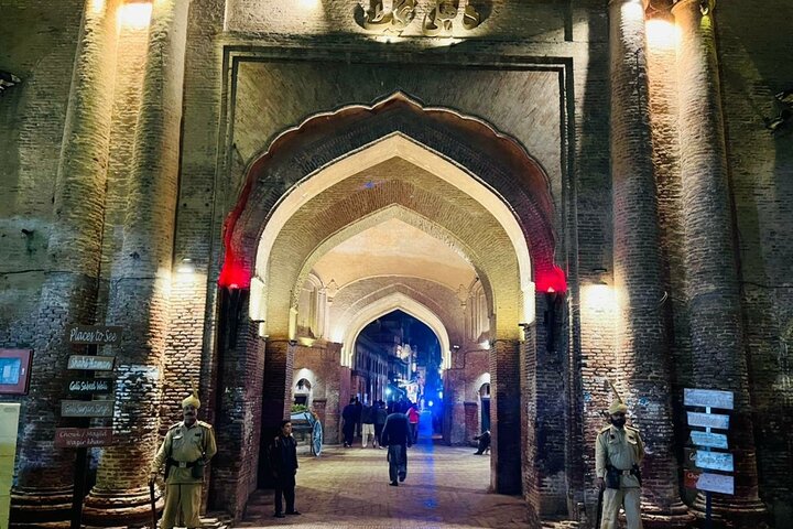 Private & Guided: Wagah Border, Walled City & Lahore Fort Full Day Tour