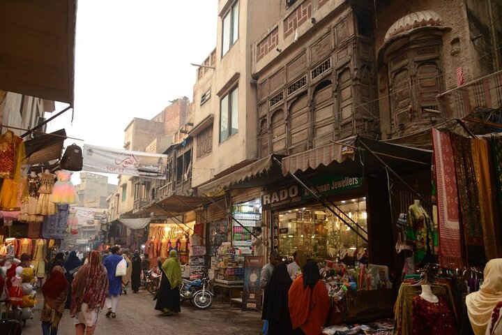 Private & Guided: Wagah Border, Walled City & Lahore Fort Full Day Tour