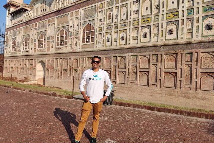Private & Guided: Wagah Border, Walled City & Lahore Fort Full Day Tour