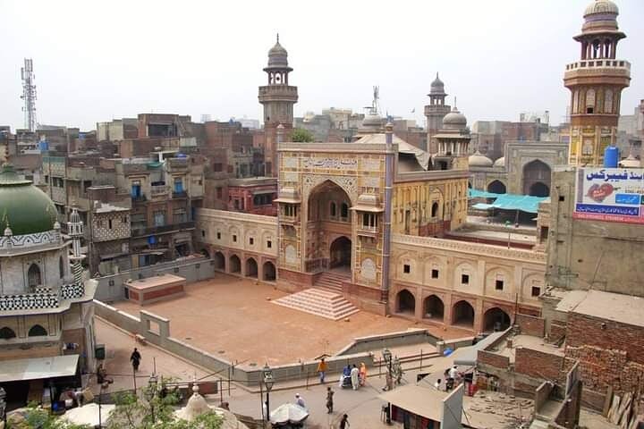 Private & Guided: Wagah Border, Walled City & Lahore Fort Full Day Tour