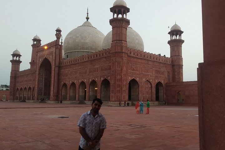 Private & Guided: Wagah Border, Walled City & Lahore Fort Full Day Tour