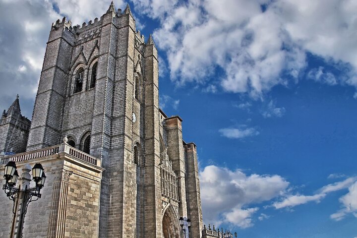From Madrid: Toledo & Segovia Day Tour with Lunch & Tickets