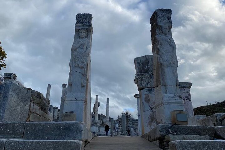 Private Tour from Izmir to Ephesus, Artemission, Virgin Mary House incl. Lunch
