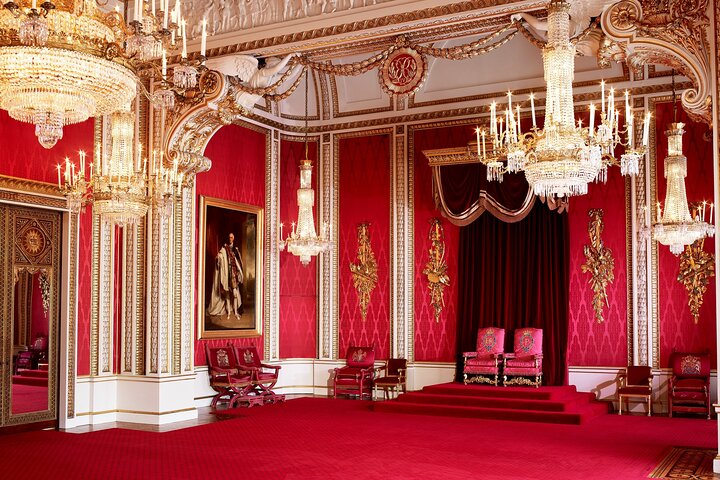 Buckingham Palace Entrance Ticket & British Royalty Guided Tour