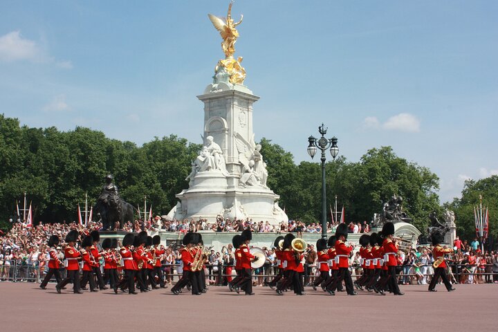 Buckingham Palace Entrance Ticket & Changing of the Guard Tour