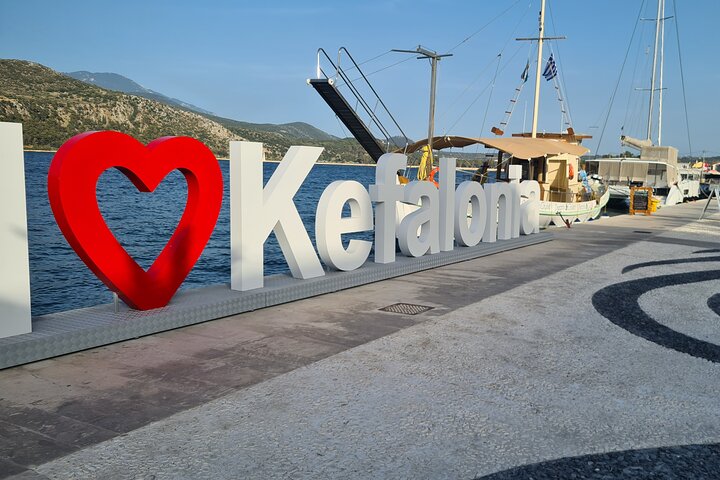 "Dreamy cruise"Daily Cruise from Argostoli harbour with a traditional Greek boat