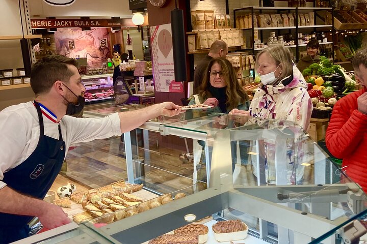 Food tour with EAT and CHILL TOUR Geneva & Lausanne