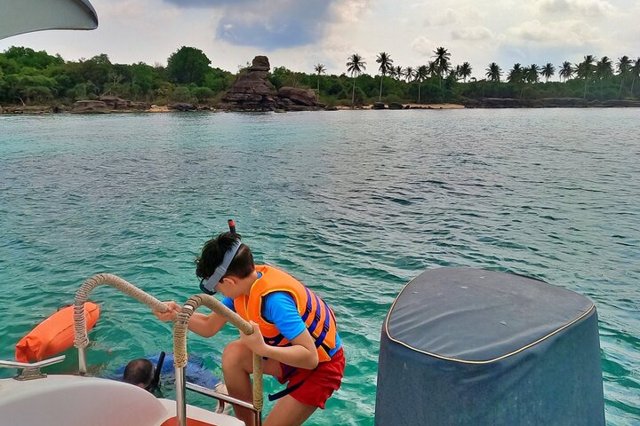 OnBird - Private family KID-FRIENDLY Snorkeling trip by speedboat in Phu Quoc