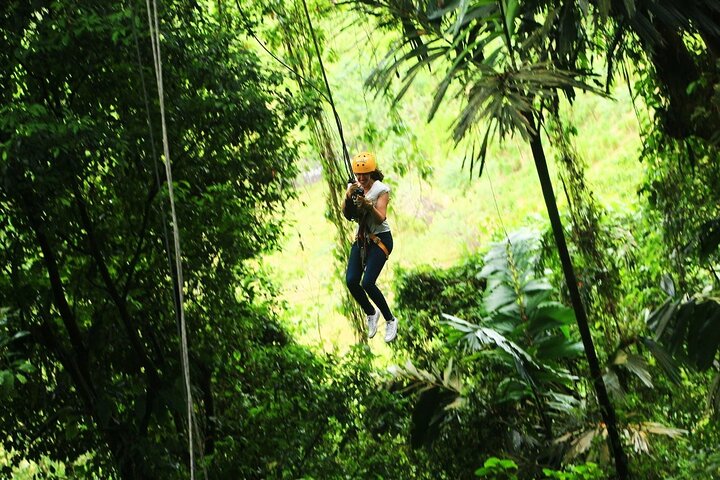 Shuttle Service from Bocas del Toro, Panama to La Fortuna (Arenal Volcano) CR.
