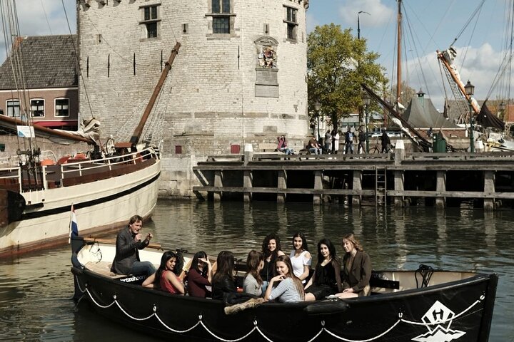Round trip, Visit The Harbor of the Netherlands with a Electric boat in Hoorn