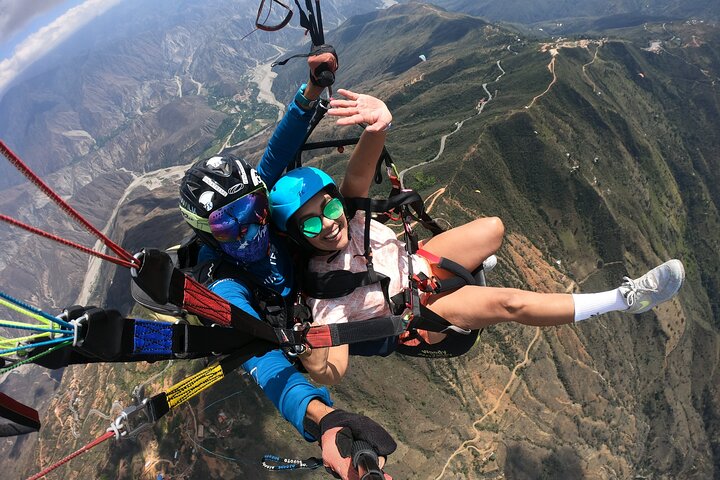 Paragliding experience in the Chicamocha Grand Canyon