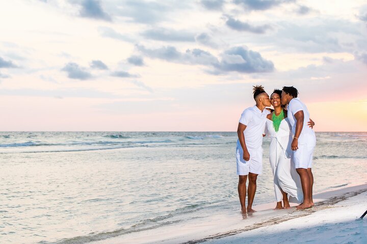 Private Vacation Photoshoot with Photographer in Virginia Beach