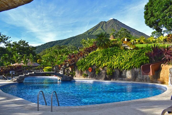 3 in 1 Combo: La Fortuna Waterfall, Hanging Bridges, Thermal Spa from San José