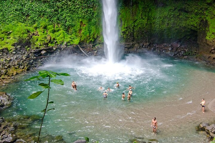 3 in 1 Combo: La Fortuna Waterfall, Hanging Bridges, Thermal Spa from San José