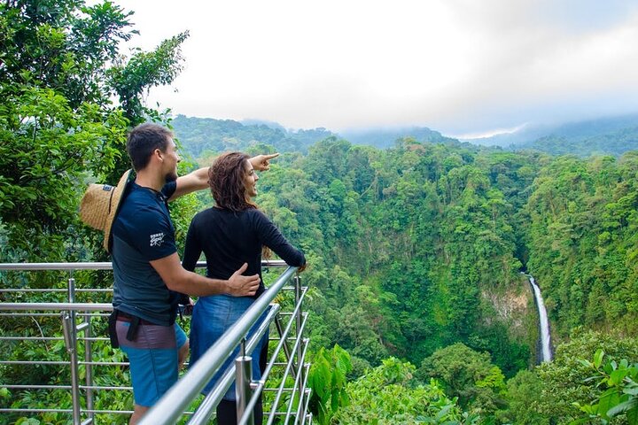 3 in 1 Combo: La Fortuna Waterfall, Hanging Bridges, Thermal Spa from San José
