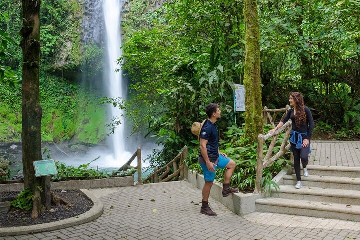 3 in 1 Combo: La Fortuna Waterfall, Hanging Bridges, Thermal Spa from San José