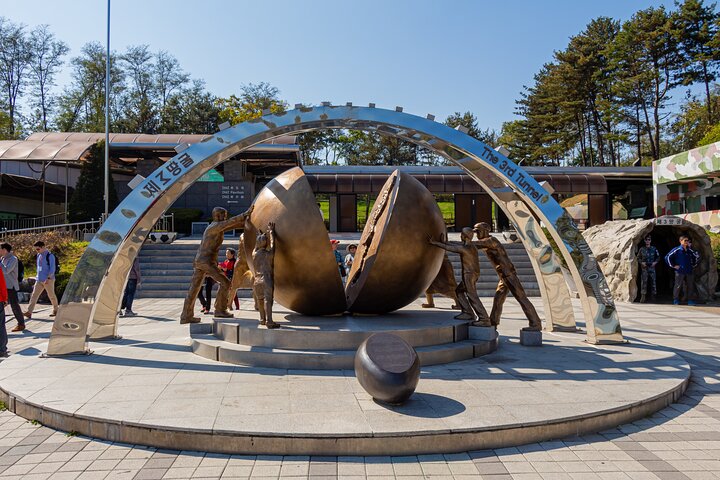 Best DMZ Tour Korea from Seoul (Suspension Bridge & JSA Museum)