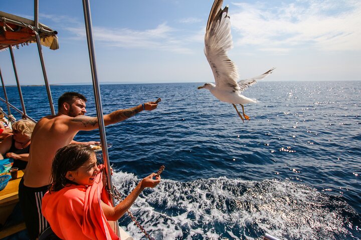 Medulin: All-Inclusive Pirate Boat Tour to Kamenjak Cave & Levan