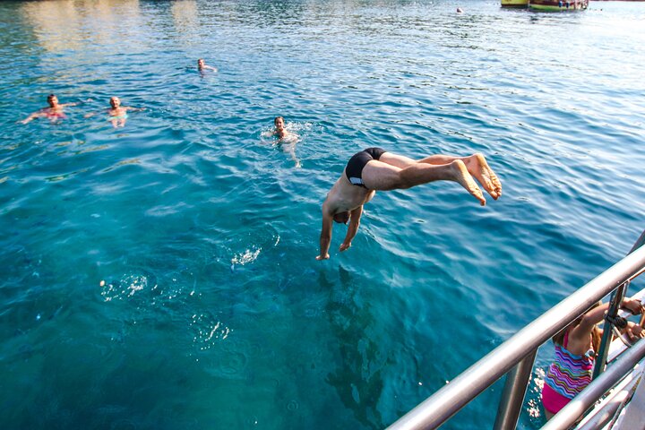 Medulin: All-Inclusive Pirate Boat Tour to Kamenjak Cave & Levan