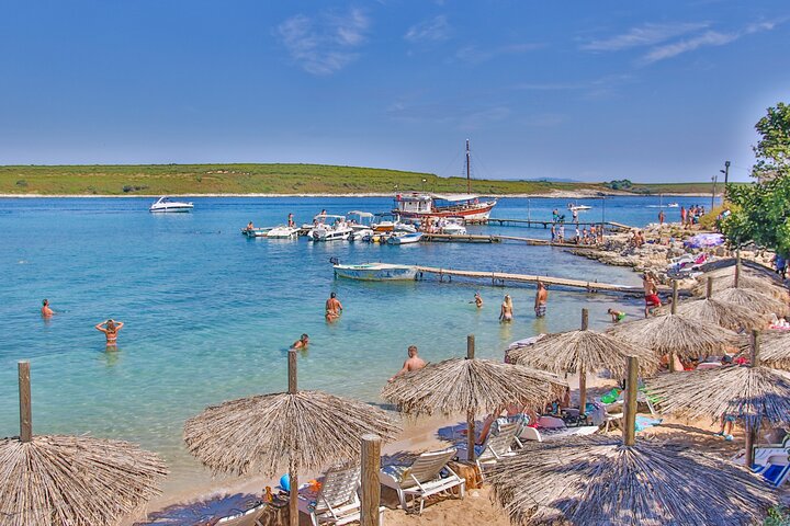 Medulin: All-Inclusive Pirate Boat Tour to Kamenjak Cave & Levan