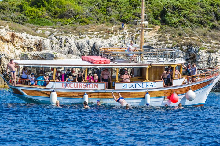 Medulin: All-Inclusive Pirate Boat Tour to Kamenjak Cave & Levan