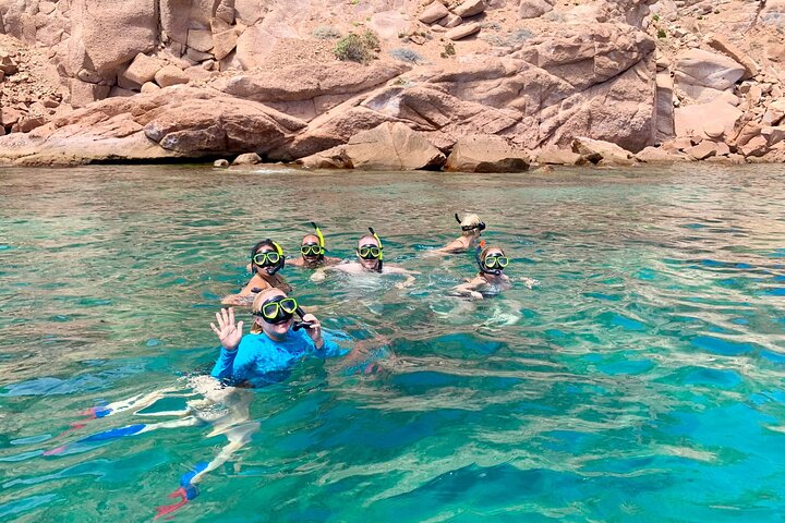 Adventure to Espiritu Santo Island: Snorkel with Sea Lions and Beach