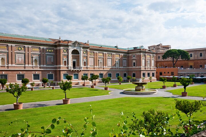 Vatican Museum Sistine Chapel & St Peter Early Entry Private Tour