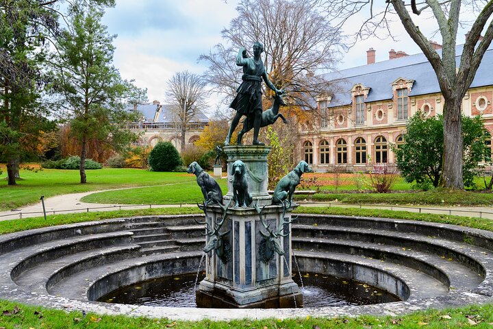 Fontainebleau Castle & Provins Medieval City with hotel pick up