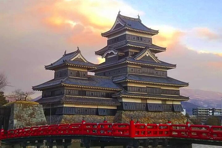 Matsumoto Castle Tour & Soba Noodle Experience