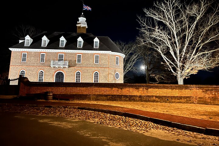 Williamsburg Ghosts, Witches and Pirates Tour