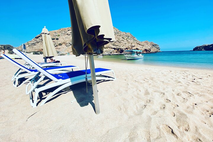 Snorkeling at Dimaniyat Islands and Dolphin Watching (Half-Day)