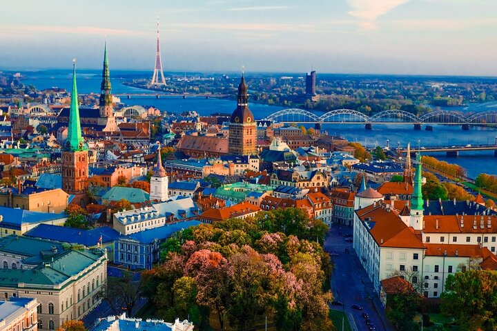 Tallinn to Riga - Sightseeing transfer