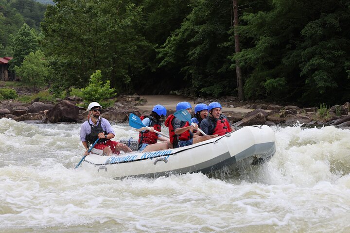 Full Ocoee River Rafting Adventure With Catered Shore Lunch