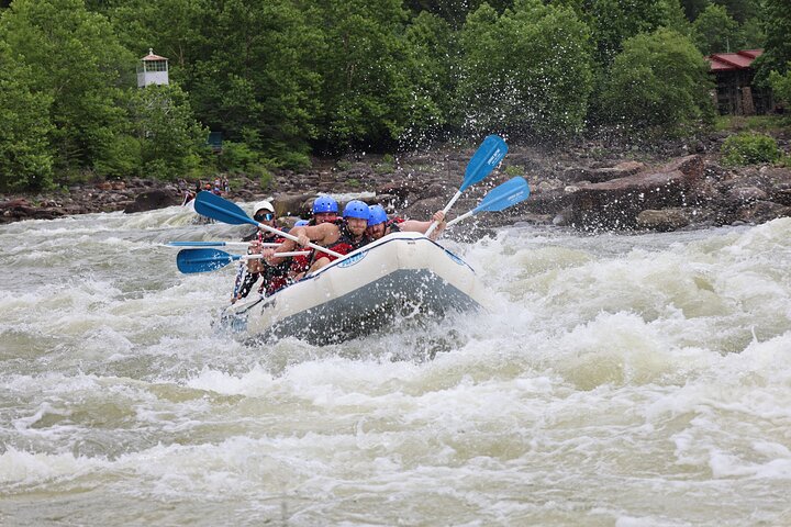 Full Ocoee River Rafting Adventure With Catered Shore Lunch