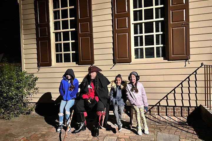 Williamsburg Ghosts, Witches and Pirates Tour