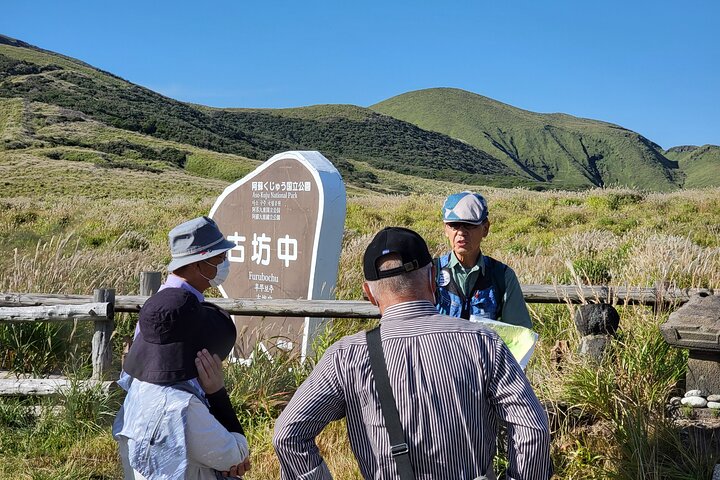 Private guided tour: Mt. Aso volcano, grasslands, Aso Shrine