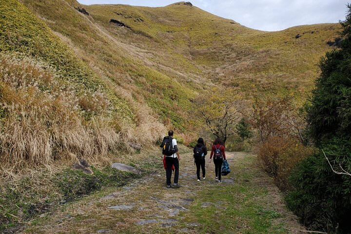 Walking through the Aso Caldera, Historical Walk along the "Bungo Kaido"