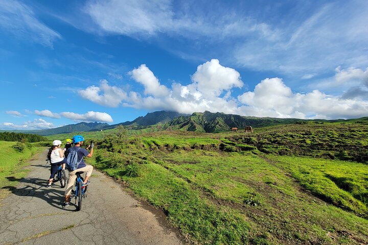 Private E-MTB guided cycling around Mt. Aso volcano & grasslands