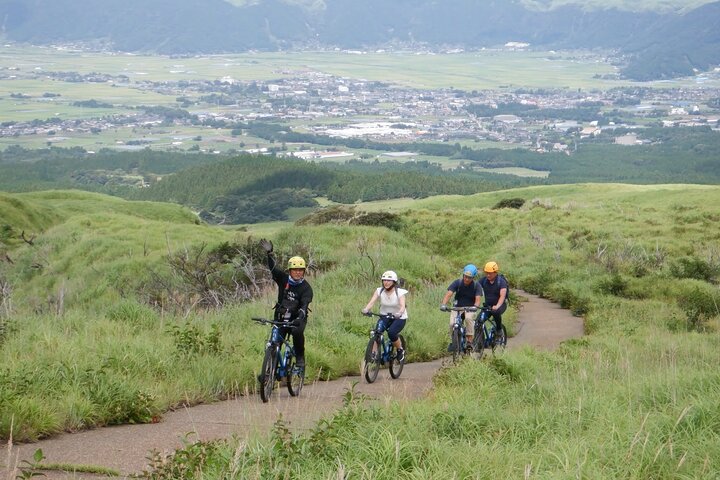 Private E-MTB guided cycling around Mt. Aso volcano & grasslands