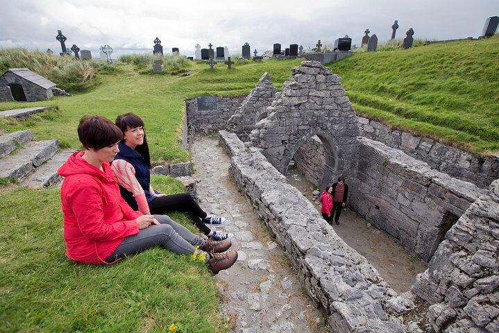 Private cultural tour of Inisheer, Aran Islands with lunch, horse and trap tour