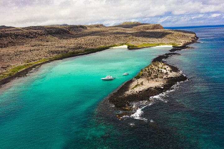 Day Tour to Santa Fe Island and Hidden Beach with snorkeling and fishing