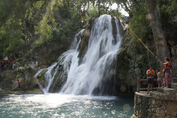 Full Day Private Tour to Puente de Dios and Tamasopo