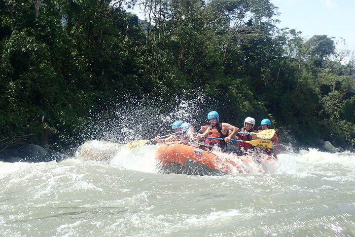 Extreme Rafting in Baños Ecuador Level III & IV +