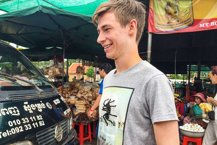 A day Trip Sightseeing Phnom Penh - Siem Reap - Private English Speaking Driver