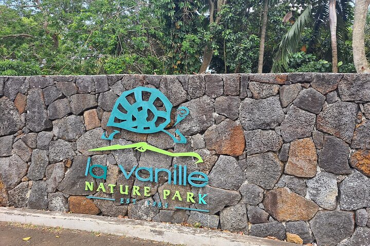 East Adventure with Blue Bay Marine Park, Crocodile Park & Lunch