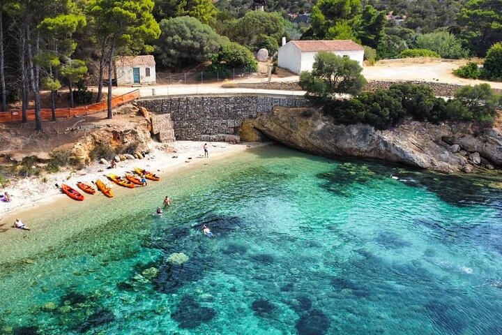 Kayak tour with aperitif and dolphins