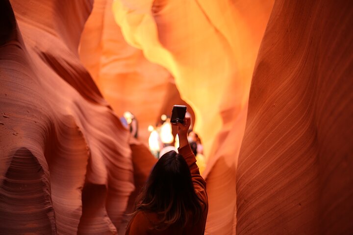 Lower Antelope Canyon Hiking Tour