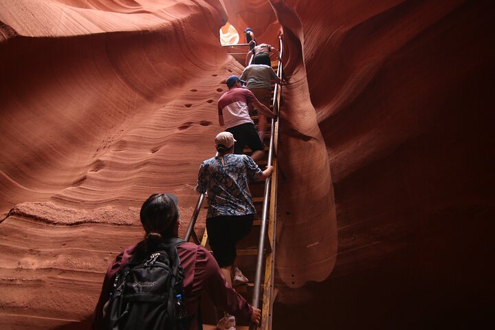 Lower Antelope Canyon Hiking Tour