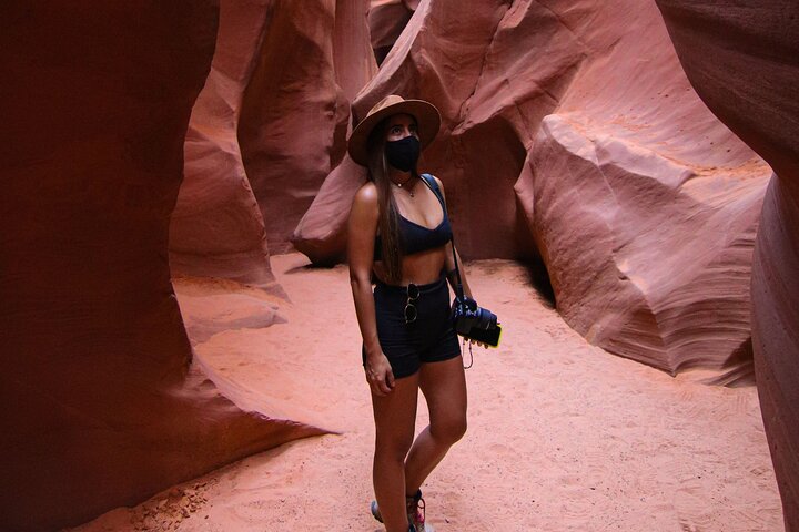 Lower Antelope Canyon Hiking Tour