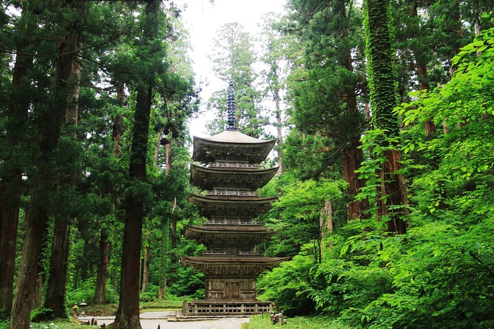 Dewa Sanzan & Tsuruoka in 1 Day Tour with Licensed Guide